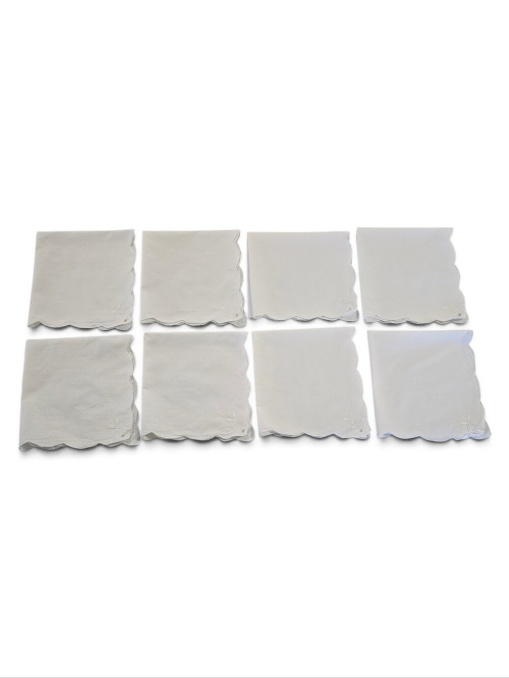 Classic White Scalloped Linen Napkins - Embroidered Floral Corner(set Of 8)